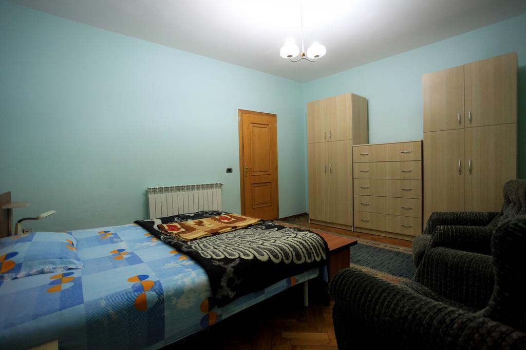 The Wanderers Hostel Shkoder Room photo